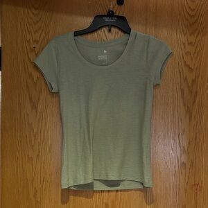 So, juniors save green short sleeve crew neck, Small